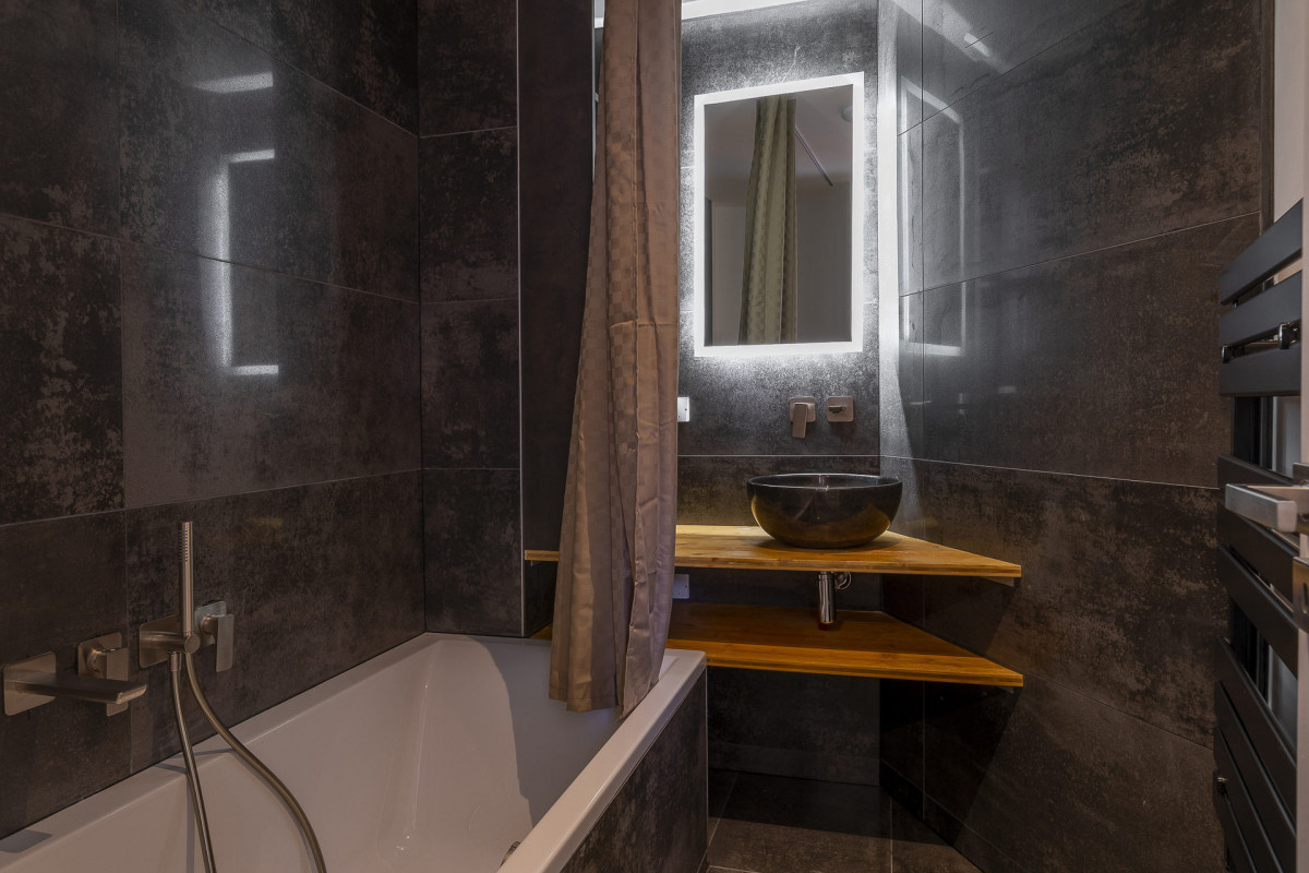 _lv_images__lot_0002700001_11_9185501