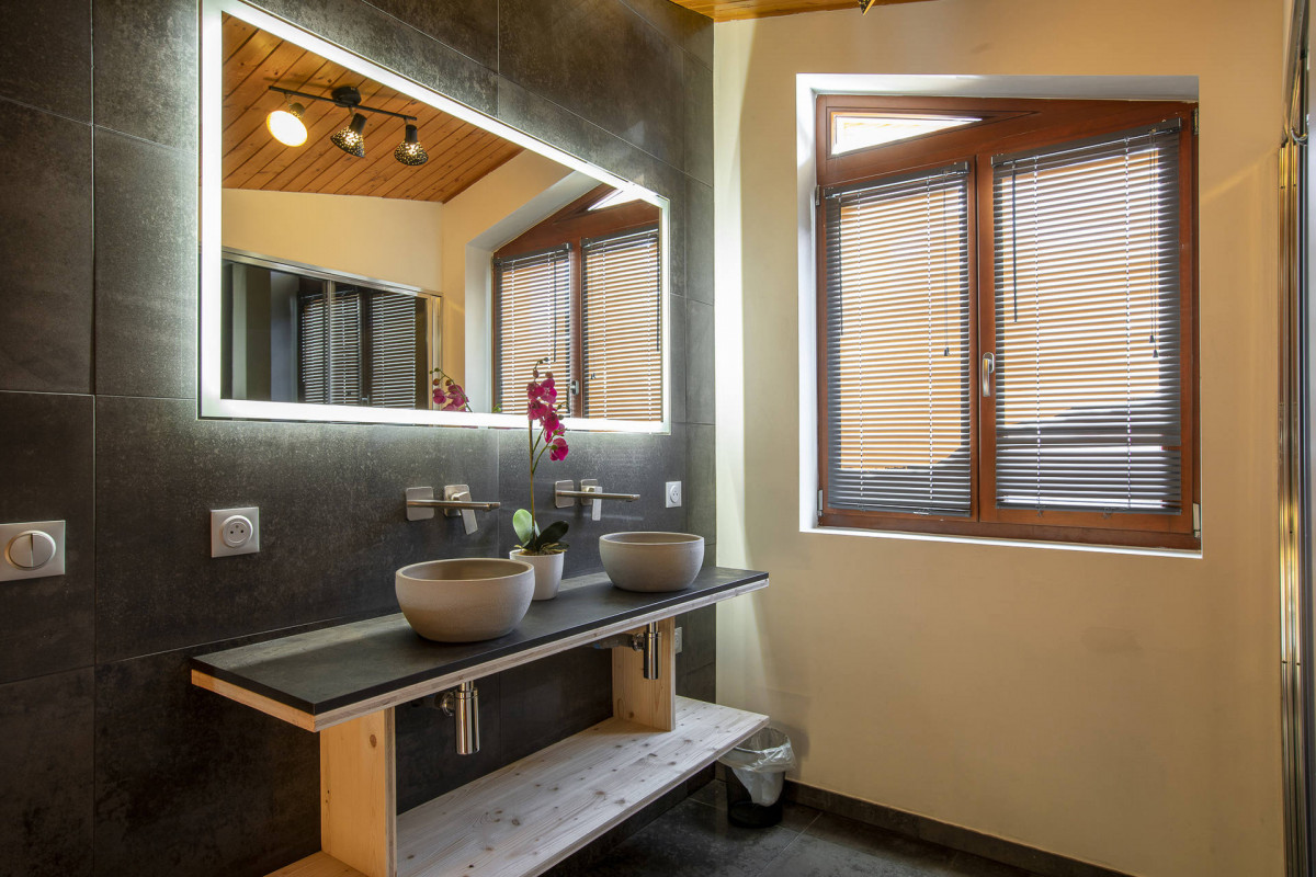 _lv_images__lot_0002700001_12_9856771