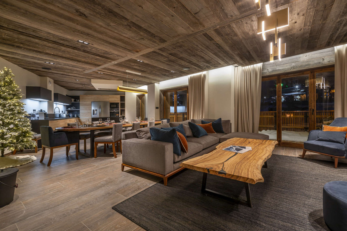 _lv_images__lot_0002800206_03_9185449