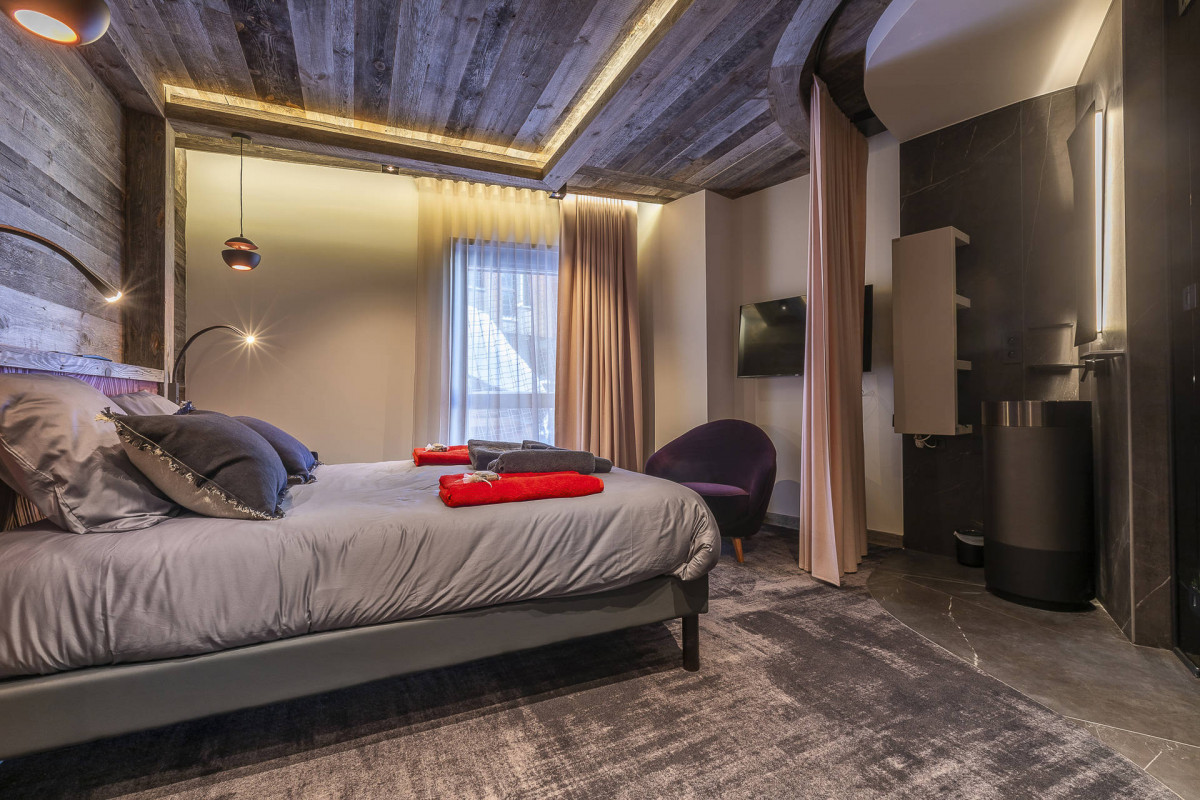 _lv_images__lot_0002800206_09_9185455