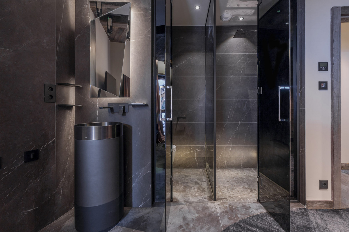 _lv_images__lot_0002800206_12_9185458