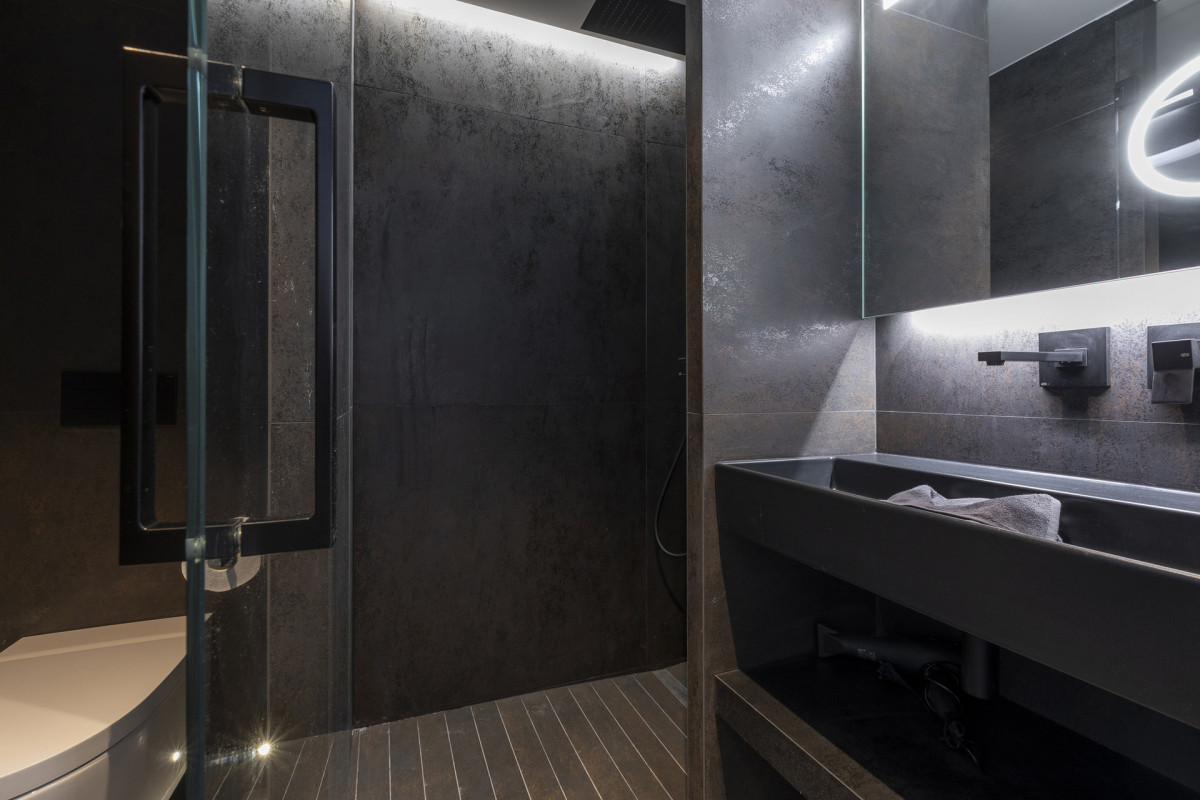 _lv_images__lot_0002800208_11_9724410