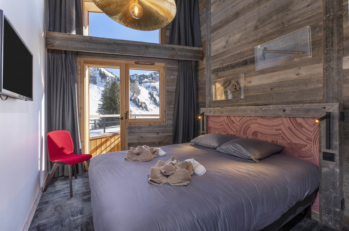 _lv_images__lot_0002800208_12_9585830