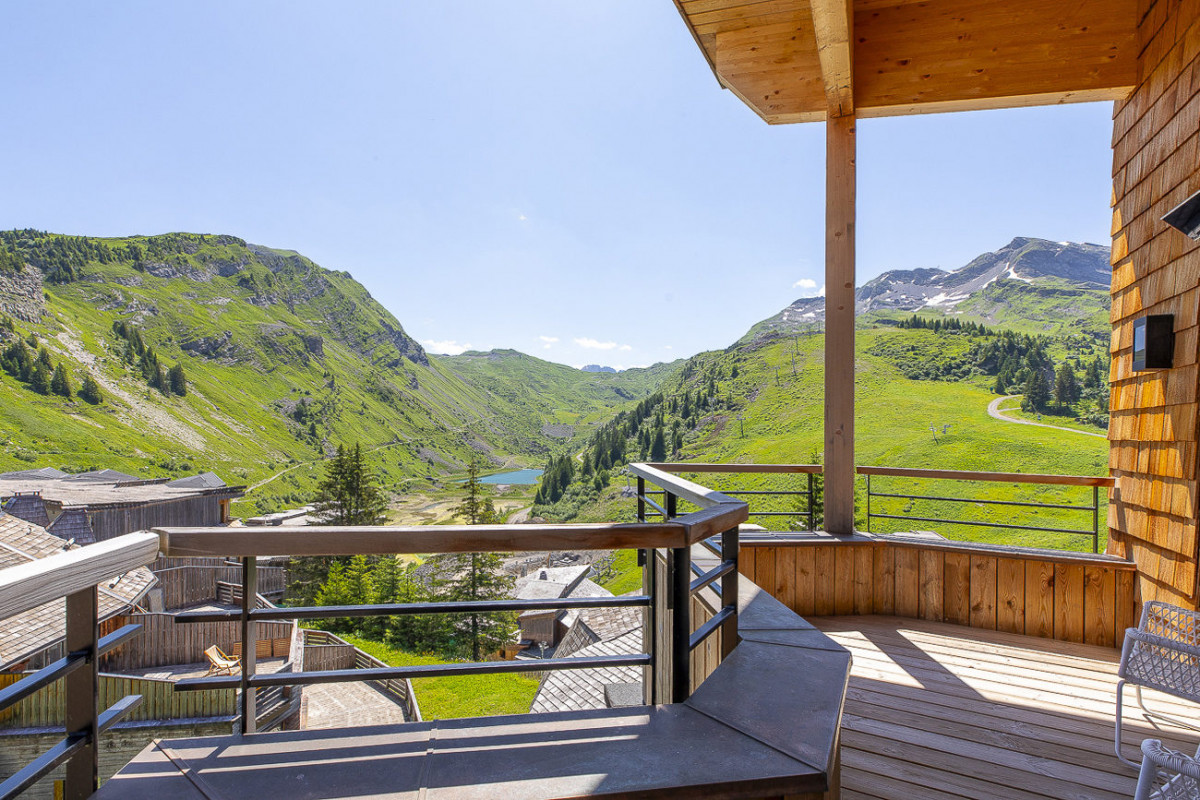 _lv_images__lot_0002800208_16_9185605