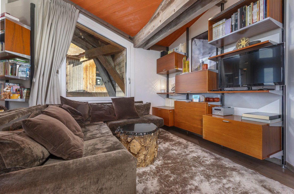 _lv_images__lot_0002800264_02_10052033