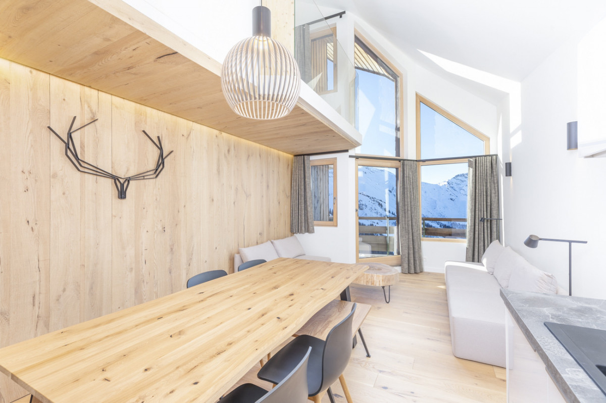 _lv_images__lot_0002800281_01_9991120