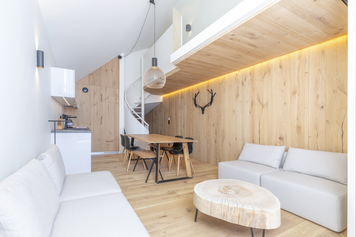 _lv_images__lot_0002800281_05_9991124