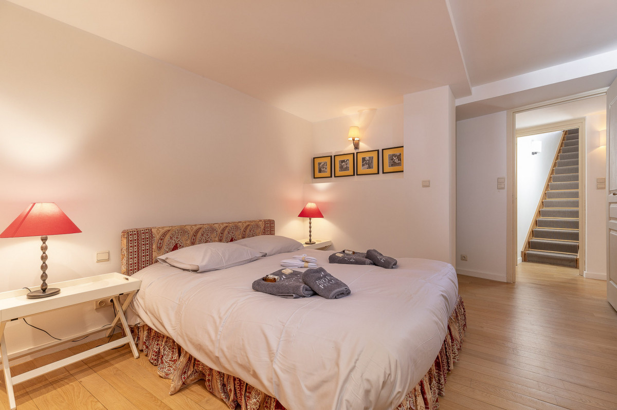 _lv_images__lot_0002800308_13_10187572