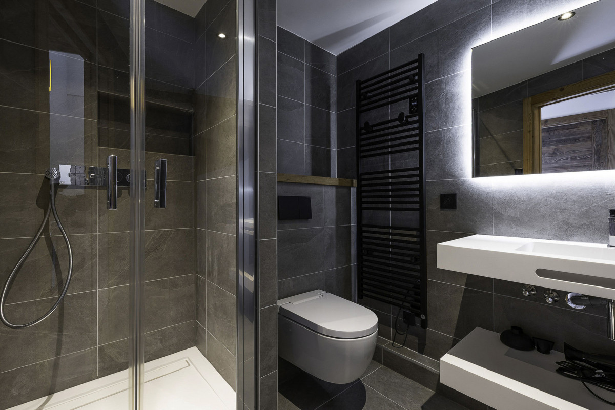 _lv_images__lot_0002800345_08_9990004