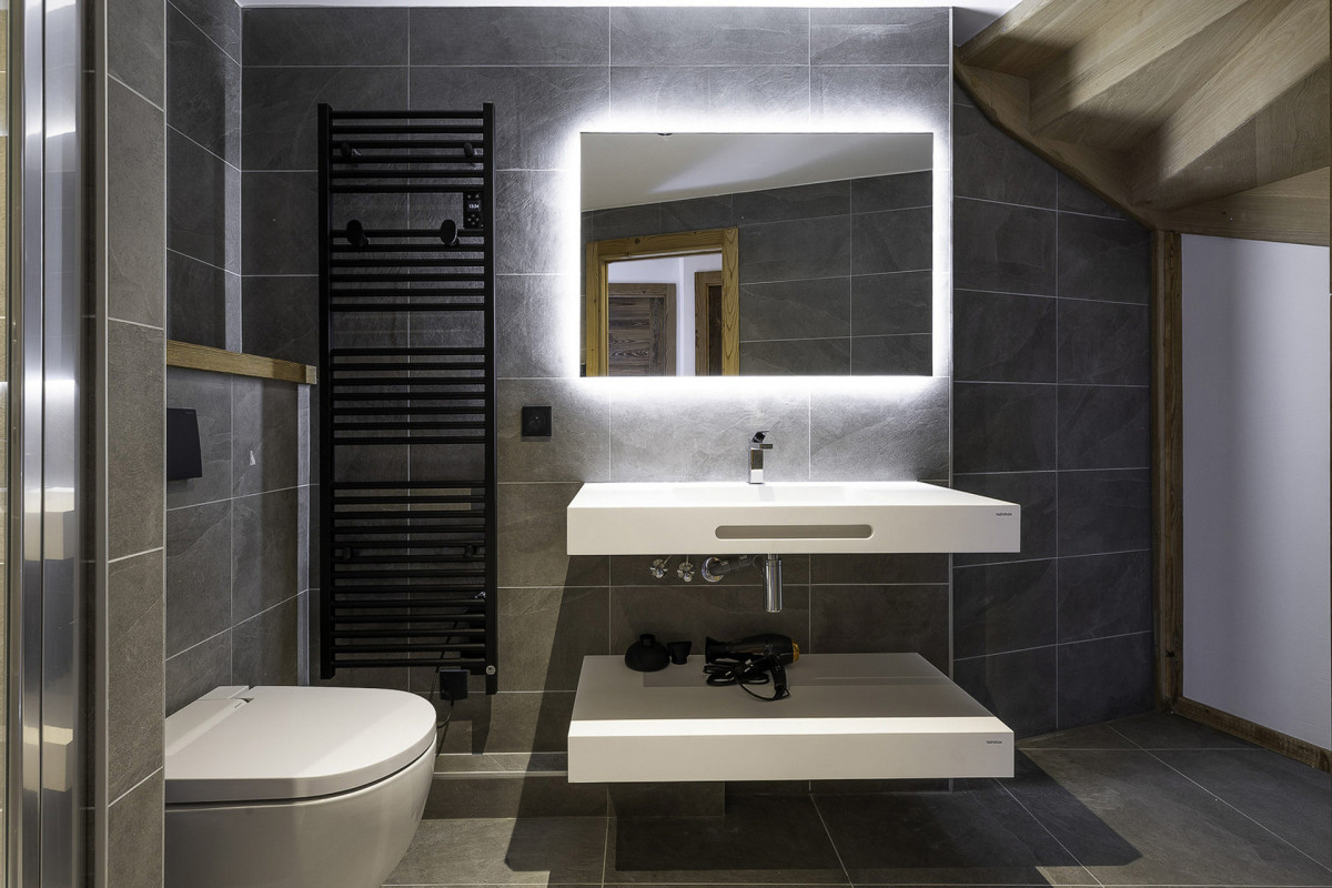 _lv_images__lot_0002800345_09_9990005