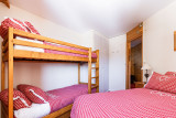 Chambre lit double et lit superposée
