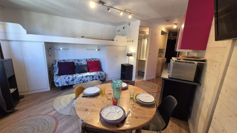 332_3_AB7_ADAGIO_lv_images__lot_0020392359_02_20261014103136