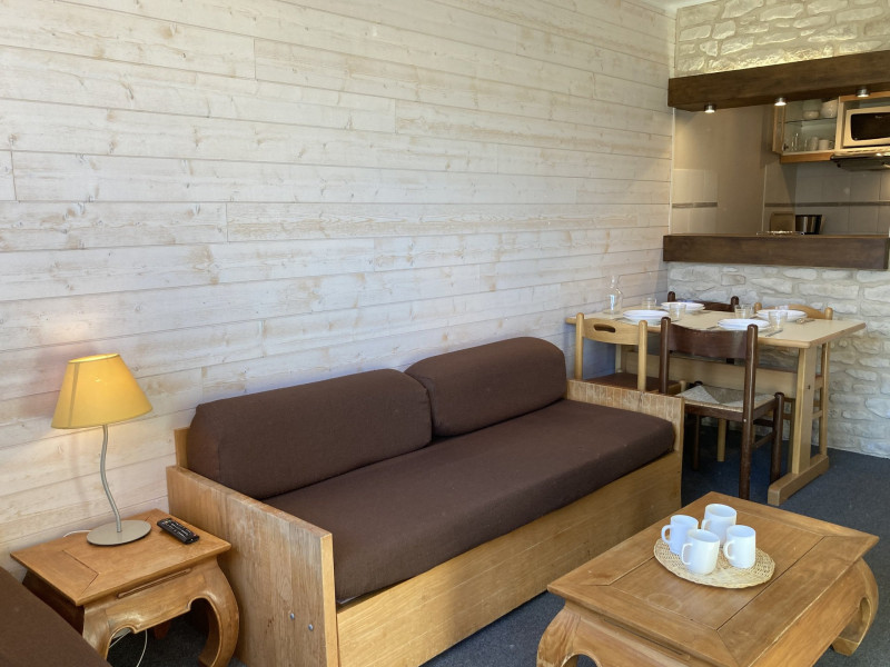 _lv_images__lot_0000000012_04_9294415 _lv_images__lot_0000000012_04_9294415