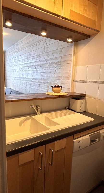 _lv_images__lot_0000000012_11_9385010