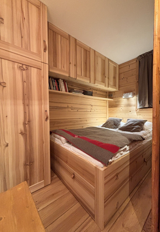 _lv_images__lot_0000000013_13_9459785