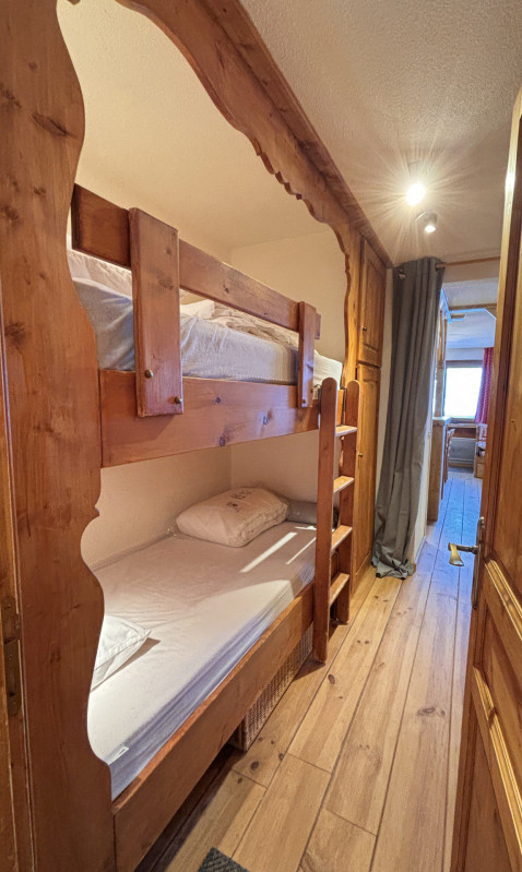 _lv_images__lot_0000000013_15_10373849