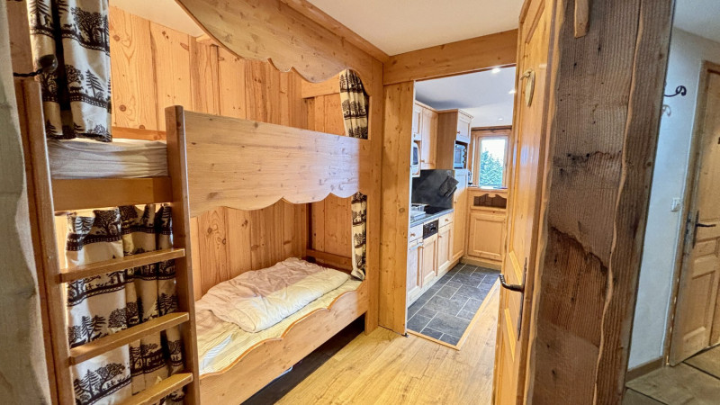 _lv_images__lot_0000000015_11_9675758