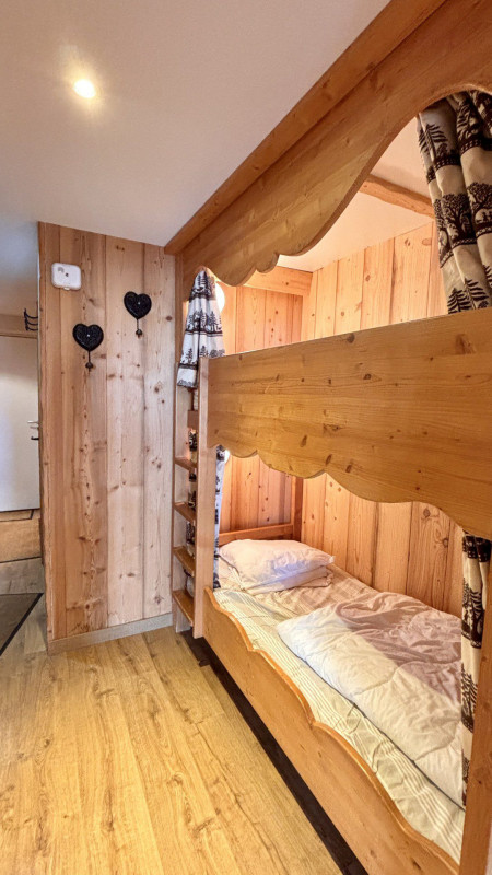 _lv_images__lot_0000000015_12_10242408 _lv_images__lot_0000000015_12_10242408