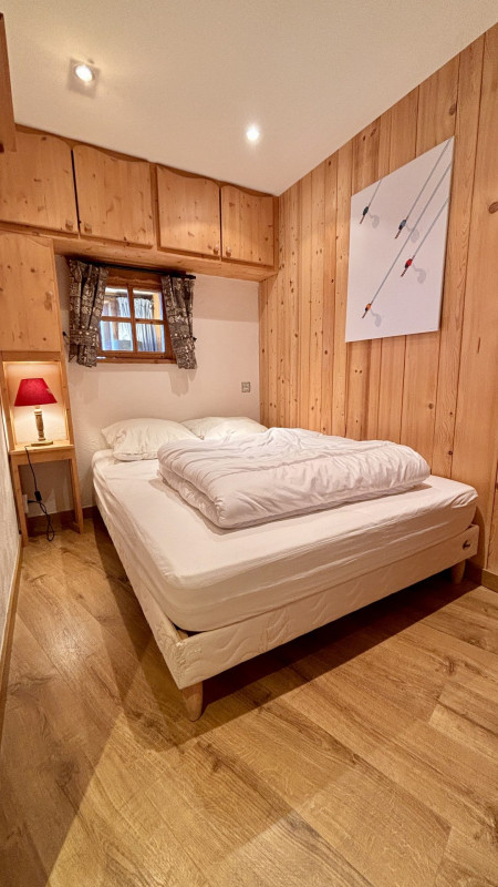 _lv_images__lot_0000000015_14_10103550