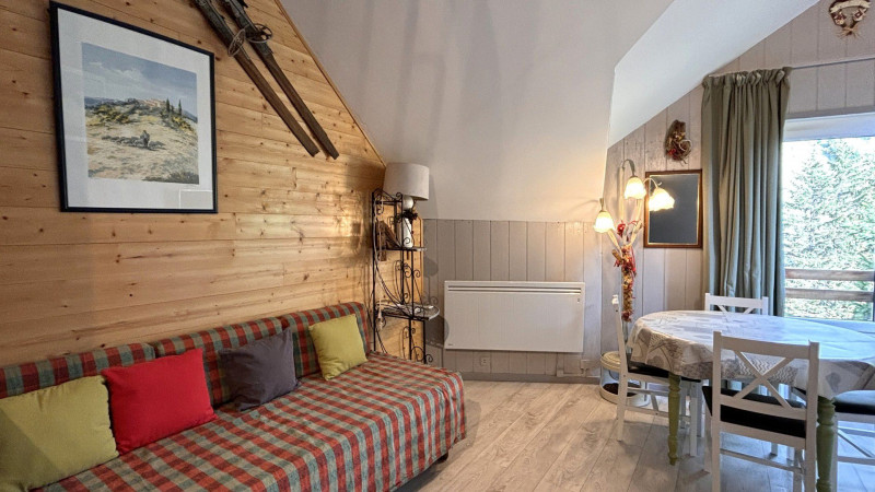 _lv_images__lot_0000000017_01_10404456