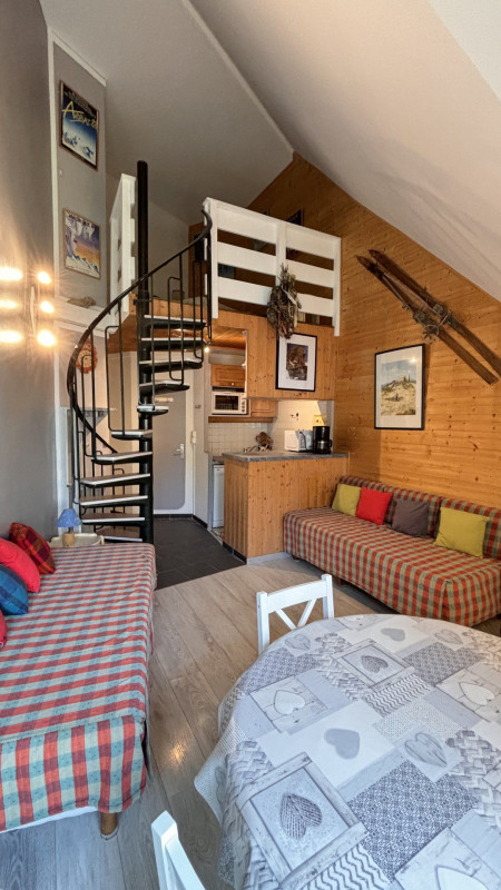 _lv_images__lot_0000000017_03_9538009