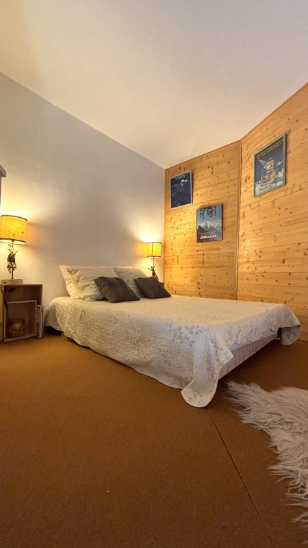 _lv_images__lot_0000000017_12_9584462 _lv_images__lot_0000000017_12_9584462