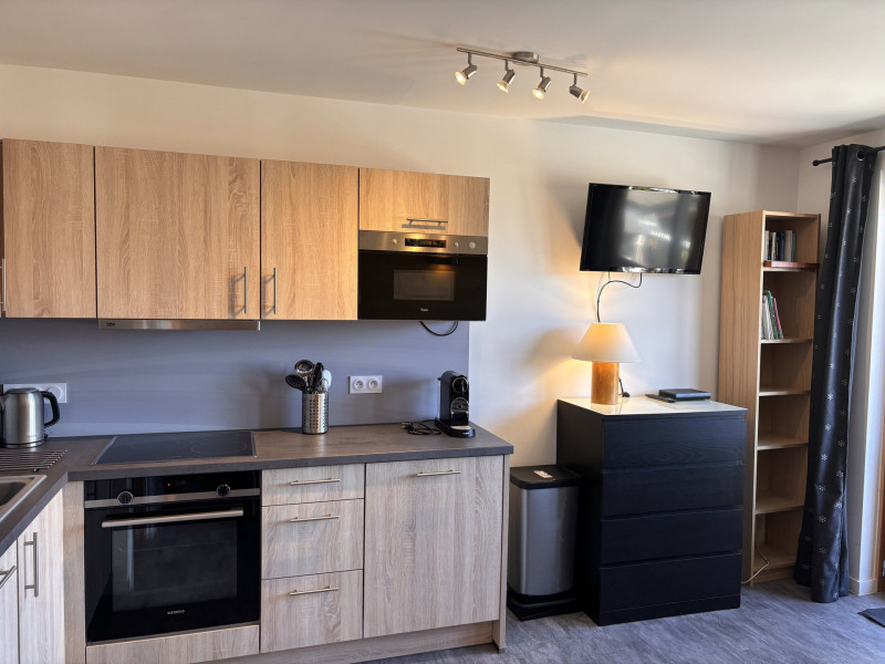 _lv_images__lot_0000000027_02_9729432