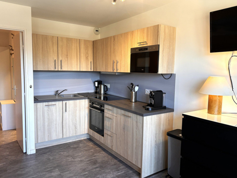 _lv_images__lot_0000000027_08_9352909