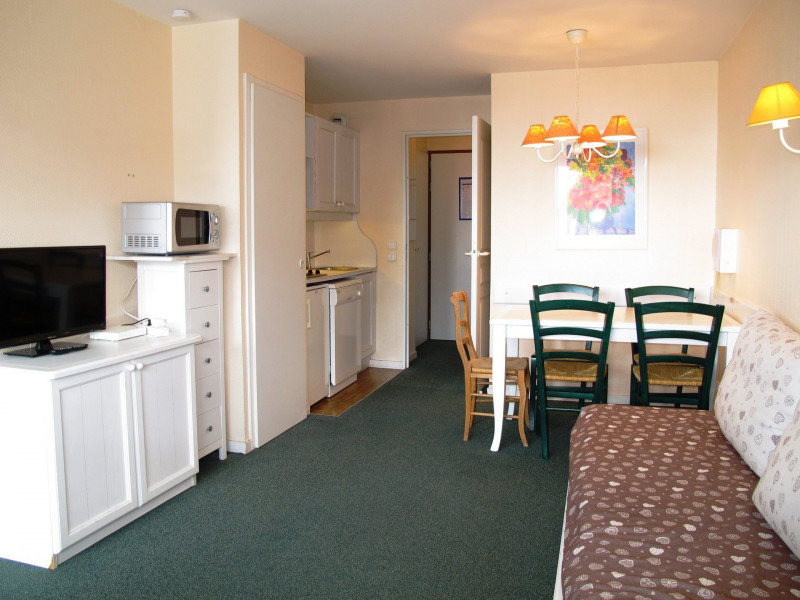 _lv_images__lot_0000000032_04_10035791