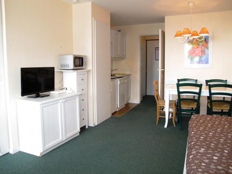 _lv_images__lot_0000000032_05_9313924