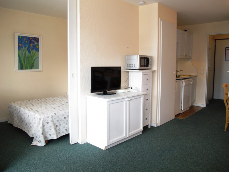 _lv_images__lot_0000000032_06_9505000 _lv_images__lot_0000000032_06_9505000