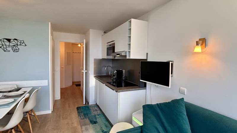 _lv_images__lot_0000000036_03_9235617