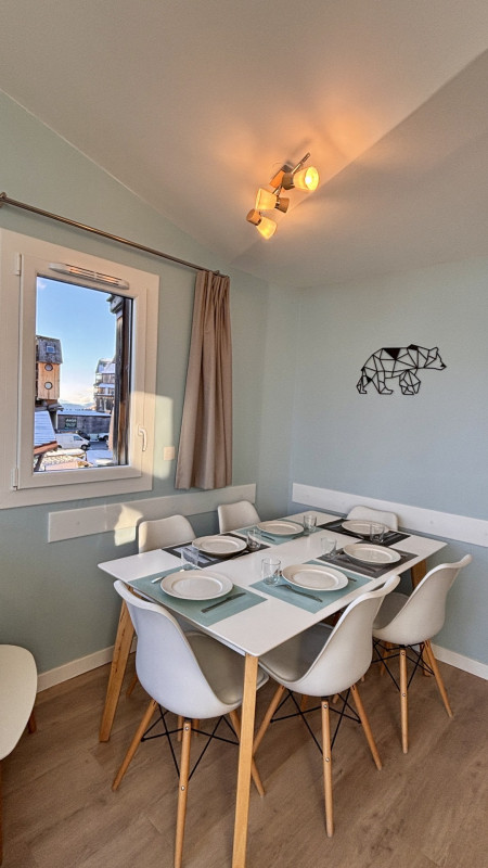 _lv_images__lot_0000000036_08_9550668