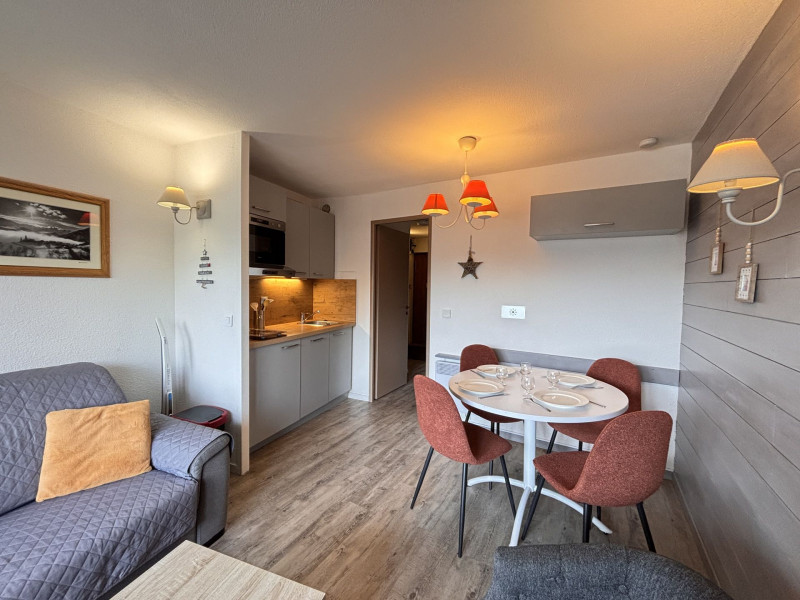 _lv_images__lot_0000000082_01_10366938