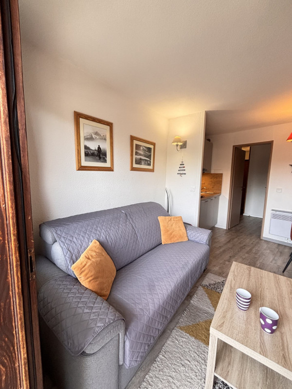 _lv_images__lot_0000000082_09_9333540