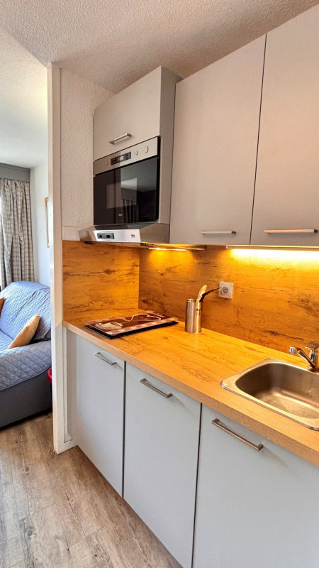 _lv_images__lot_0000000082_11_9835125