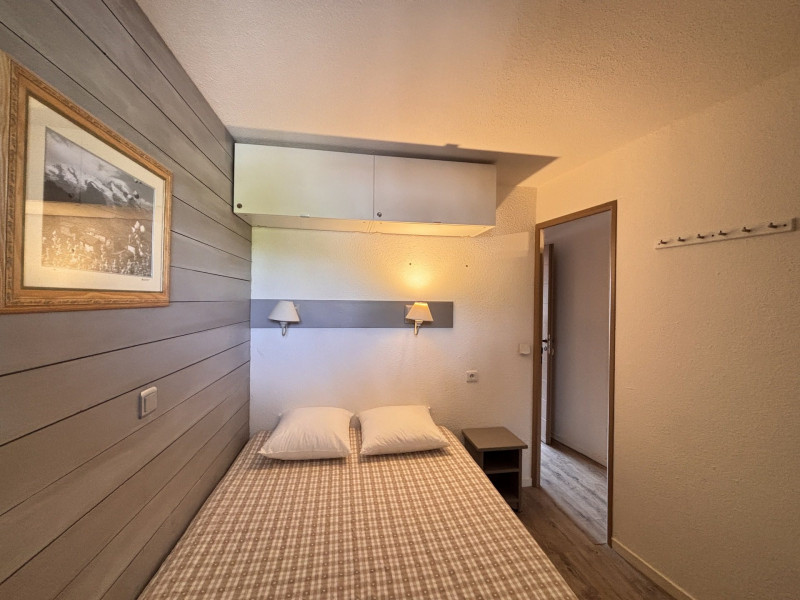 _lv_images__lot_0000000082_14_10220623