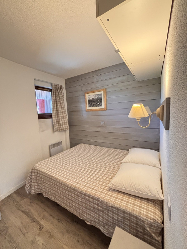 _lv_images__lot_0000000082_15_10299383 _lv_images__lot_0000000082_15_10299383