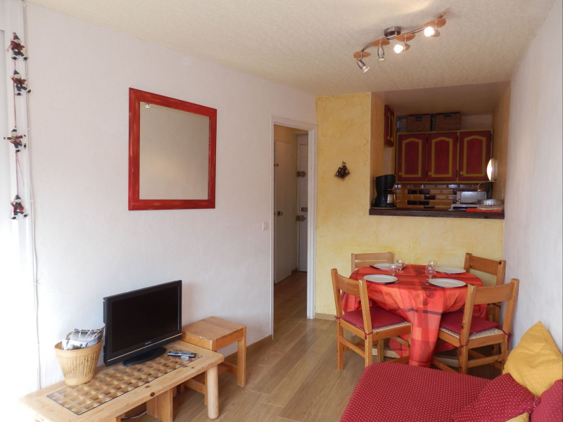 _lv_images__lot_0000000098_03_9411010