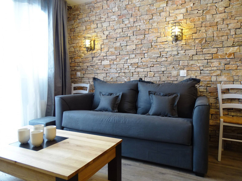 _lv_images__lot_0000000109_02_10055834