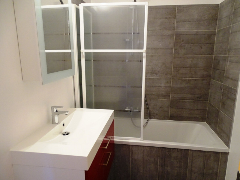 _lv_images__lot_0000000117_12_9808506