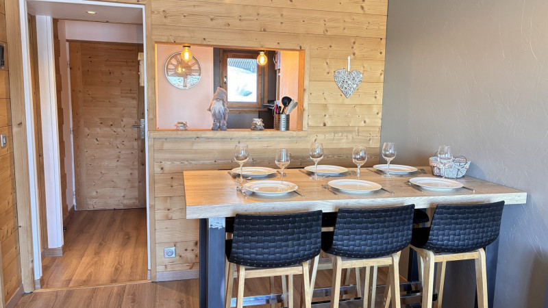 _lv_images__lot_0000000121_02_9675797 _lv_images__lot_0000000121_02_9675797