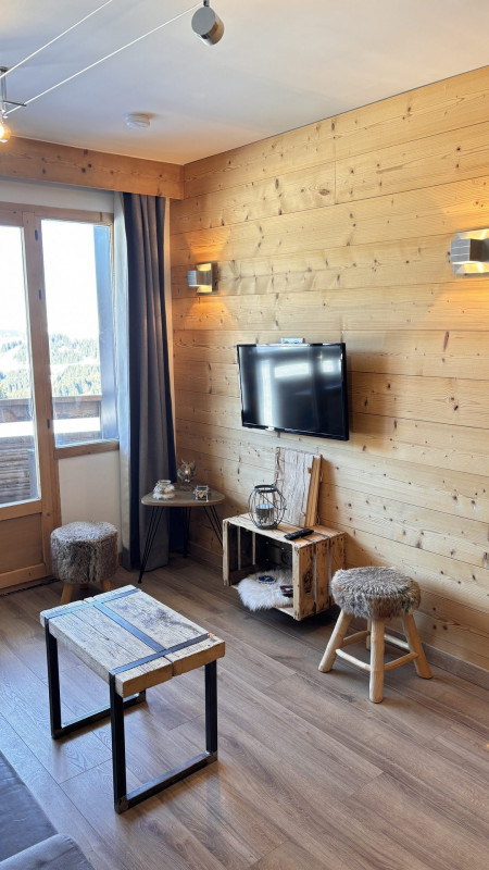 _lv_images__lot_0000000121_05_9769162