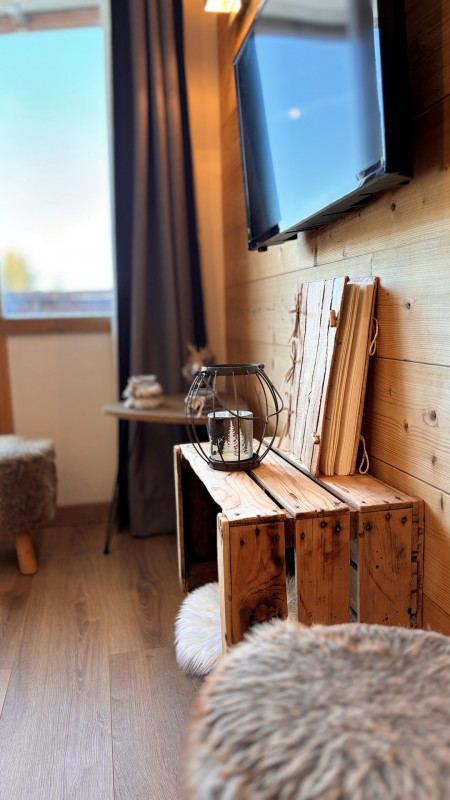 _lv_images__lot_0000000121_08_9320192