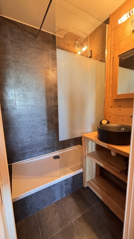 _lv_images__lot_0000000121_15_9378083