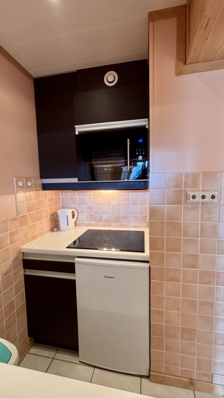 _lv_images__lot_0000000123_09_9828415