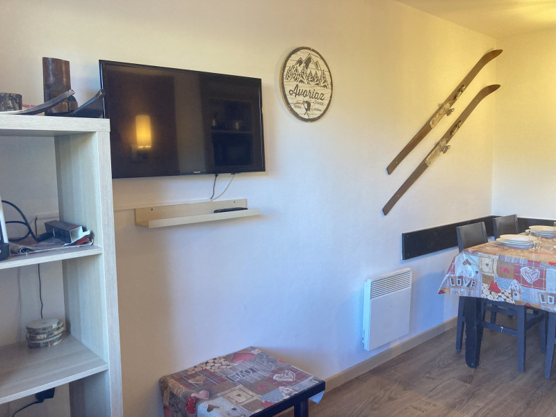 _lv_images__lot_0000000141_03_10015640