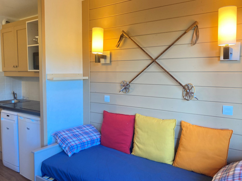 _lv_images__lot_0000000141_05_9702889