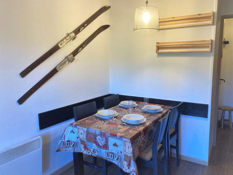 _lv_images__lot_0000000141_11_9861993