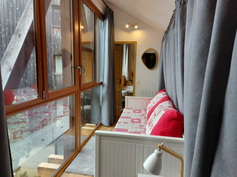 _lv_images__lot_0000000145_05_10262369